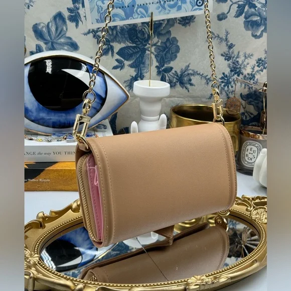 🆕 CHIARA FERRAGNI 🧿 NWOB Eyelike Motif Chain Linked Wallet on Chain, Nude